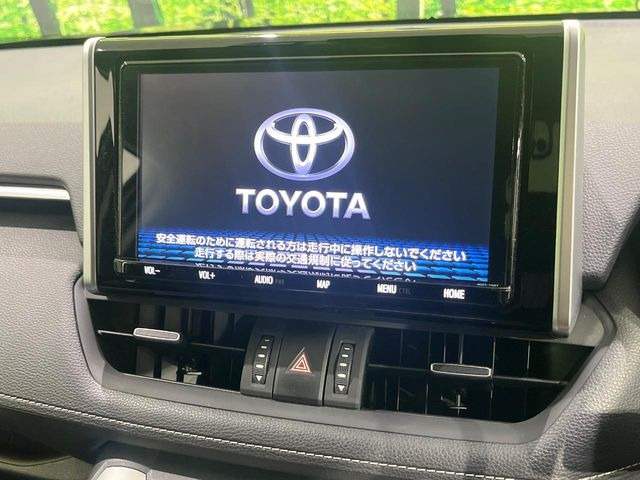 【純正9型ナビ】人気の純正ナビを装備。オーディオ機能も充実しており、Bluetooth接続すればお持ちのスマホやMP3プレイヤーの音楽を再生可能!毎日の運転がさらに楽しくなります!!