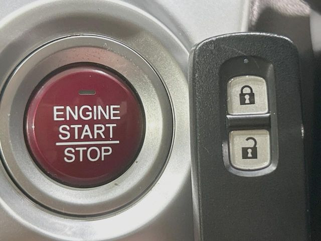 �yHonda�X�}�[�g�L�[�z�J�o����|�P�b�g�ɓ��ꂽ�܂܂ł��h�A�̎{���E�������\�ȃX�}�[�g�L�[�𑕔��B�G���W���̃I���E�I�t�����J�M�����o���K�v����������Ƃ��Ă��֗��ł���