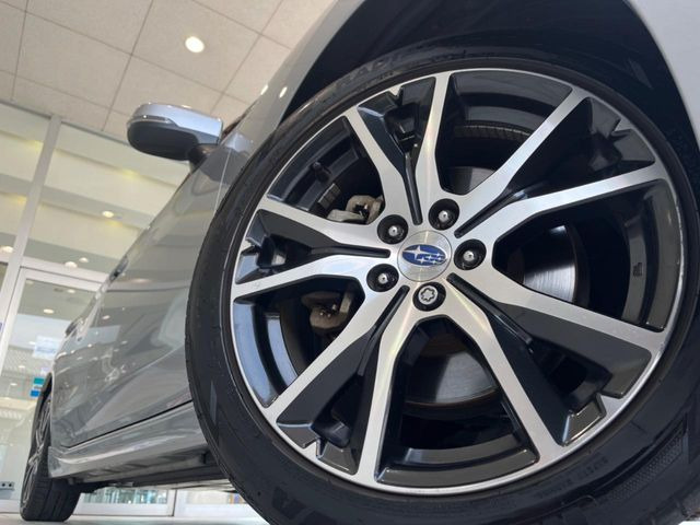 �y����18�C���`�A���~�z�C�[���z�O�ςɃ}�b�`���������A���~�z�C�[���𑕒����Ă���܂��B�e��ЊO�A���~�z�C�[����A�X�^�b�h���X�^�C�����戵�����Ă���܂��B���񂲑��k����������