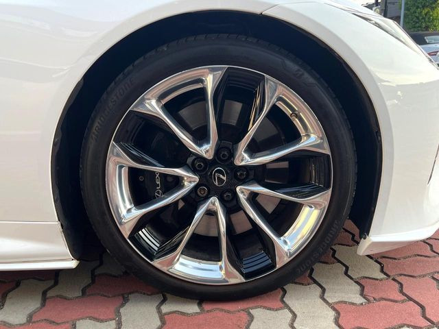 �y����21�C���`�A���~�z�C�[���z�O�ςɃ}�b�`���������A���~�z�C�[���𑕒����Ă���܂��B�e��ЊO�A���~�z�C�[����A�X�^�b�h���X�^�C�����戵�����Ă���܂��B���񂲑��k����������
