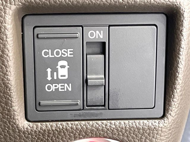 【パワースライドドア】スマートキーや運転席のスイッチでスライドドアの開閉が可能♪電動だから力を入れてドアを開ける必要が無く、小さいお子様でも、重い荷物を持っている時もラクに開け閉めできます♪
