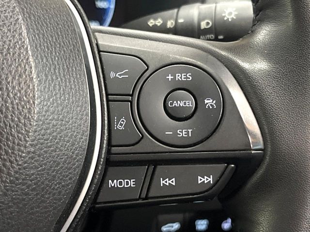 【レーダークルーズコントロール】高速道路での長距離走行が楽に!!自動で速度を保つクルーズコントロールが、衝突軽減システムと連携し、前方の車両を感知して車間を保つように速度調節してくれます!!