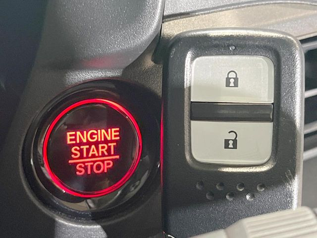 �yHonda�X�}�[�g�L�[�z�J�o����|�P�b�g�ɓ��ꂽ�܂܂ł��h�A�̎{���E�������\�ȃX�}�[�g�L�[�𑕔��B�G���W���̃I���E�I�t�����J�M�����o���K�v����������Ƃ��Ă��֗��ł���