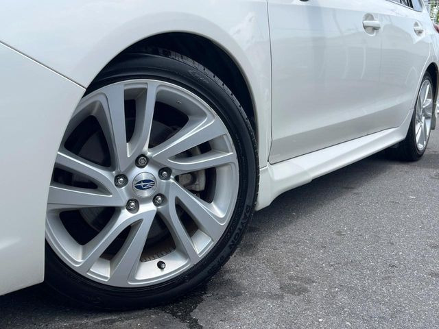 �y����18�C���`�A���~�z�C�[���z�O�ςɃ}�b�`���������A���~�z�C�[���𑕒����Ă���܂��B�e��ЊO�A���~�z�C�[����A�X�^�b�h���X�^�C�����戵�����Ă���܂��B���񂲑��k����������