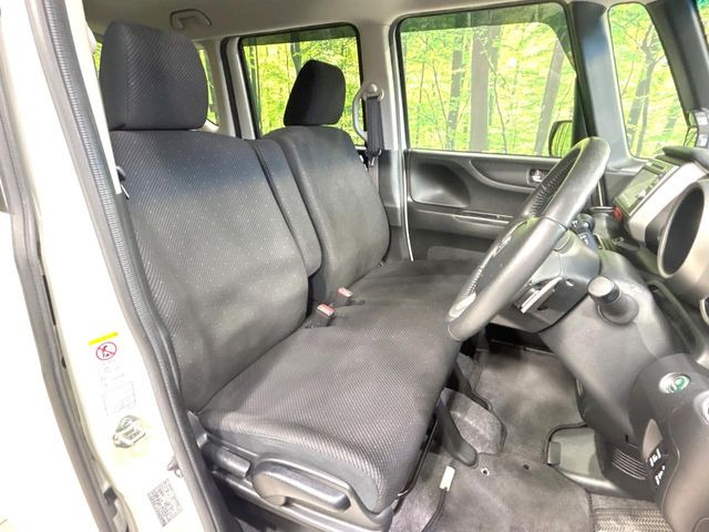 運転席シート廻りは使用感も少なく、良好な状態となっています。丁寧に使われていたことがよくわかりますね。