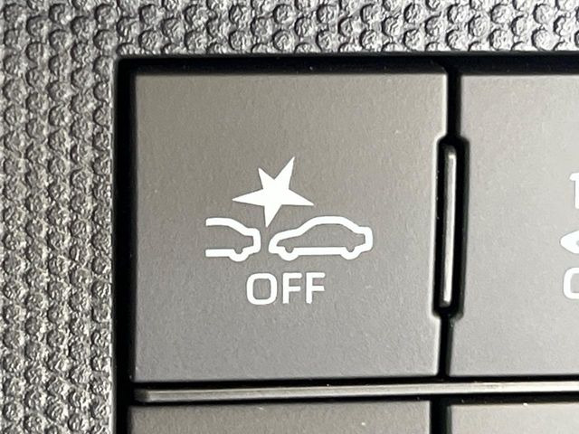 【スマートアシスト】走行中に前方の車両等を認識し、衝突しそうな時は警報とブレーキで衝突回避と被害軽減をアシスト。より安全にドライブをお楽しみいただけます。