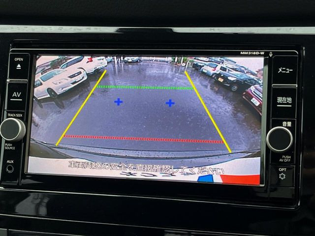 【バックカメラ】駐車時に後方がリアルタイム映像で確認できます。大型商業施設や立体駐車場での駐車時や、夜間のバック時に大活躍!運転スキルに関わらず、今や必須となった装備のひとつです!