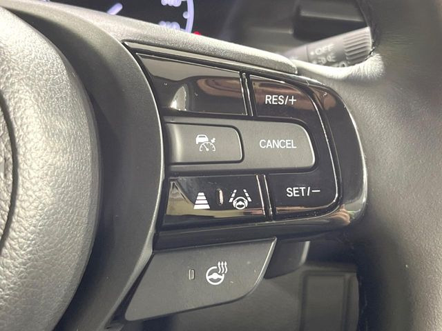 【アダプティブクルーズコントロール】高速道路での長距離走行が楽に!!自動で速度を保つクルーズコントロールが、衝突軽減システムと連携し、前方の車両を感知して車間を保つように速度調節してくれます!!