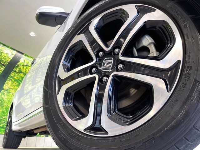 �y����17�C���`�A���~�z�C�[���z�O�ςɃ}�b�`���������A���~�z�C�[���𑕒����Ă���܂��B�e��ЊO�A���~�z�C�[����A�X�^�b�h���X�^�C�����戵�����Ă���܂��B���񂲑��k����������