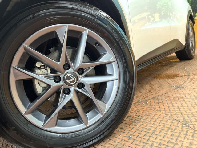 �y�����A���~�z�C�[���z�O�ςɃ}�b�`���������A���~�z�C�[���𑕒����Ă���܂��B�e��ЊO�A���~�z�C�[����A�X�^�b�h���X�^�C�����戵�����Ă���܂��B���񂲑��k����������