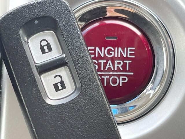 �yHonda�X�}�[�g�L�[�z�J�o����|�P�b�g�ɓ��ꂽ�܂܂ł��h�A�̎{���E�������\�ȃX�}�[�g�L�[�𑕔��B�G���W���̃I���E�I�t�����J�M�����o���K�v����������Ƃ��Ă��֗��ł���