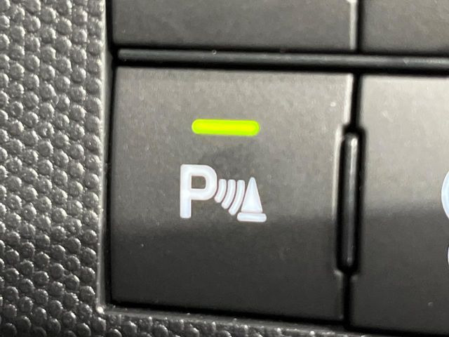 【クリアランスソナー】バンパーに付いたセンサーが障害物を検知!一定の距離に近づくとアラートで教えてくれます♪狭い駐車スペースや車庫入れ時も安心ですね☆