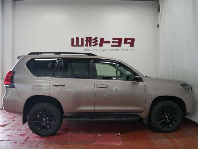 ランドクルーザープラド2.7 TX Lパッケージ マットブラック エディション 4WD