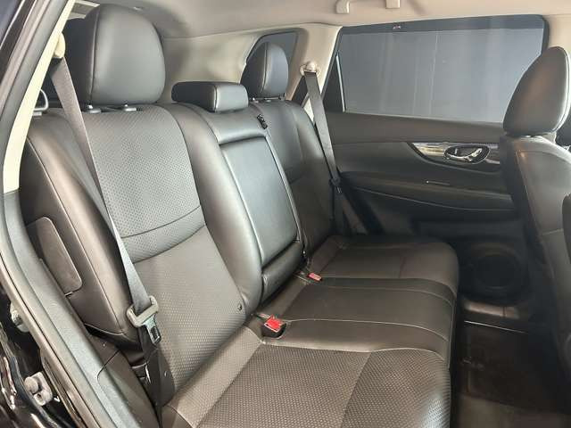 車内もキレイで嫌な臭いもありません☆気になる方は内装のスチームクリーナーも施工可能です♪