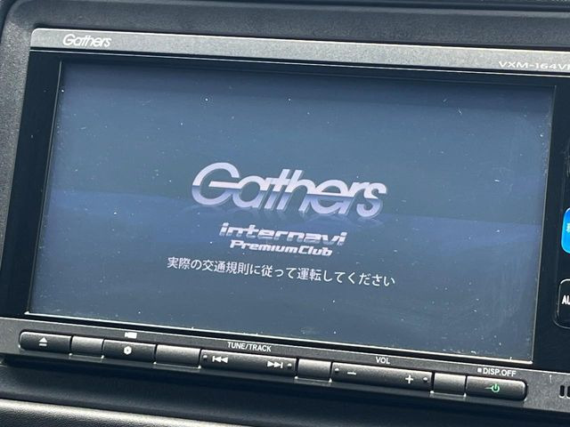 【純正ナビ】人気の純正ナビを装備しております。ナビの使いやすさはもちろん、オーディオ機能も充実!キャンプや旅行はもちろん、通勤や買い物など普段のドライブも楽しくなるはず♪