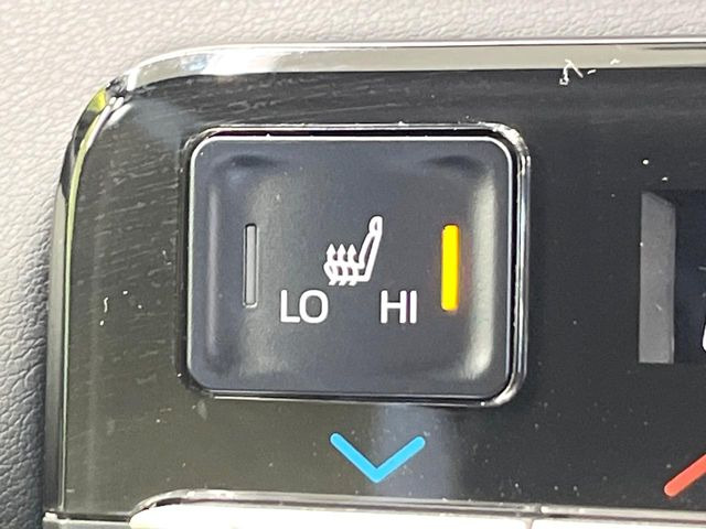 【シートヒーター】寒い日に重宝するシートヒーター!エアコンより早く温まってくれるので寒がりの人も安心ですね♪エアコンの温風は乾燥するから苦手、という方にもをおすすめです。