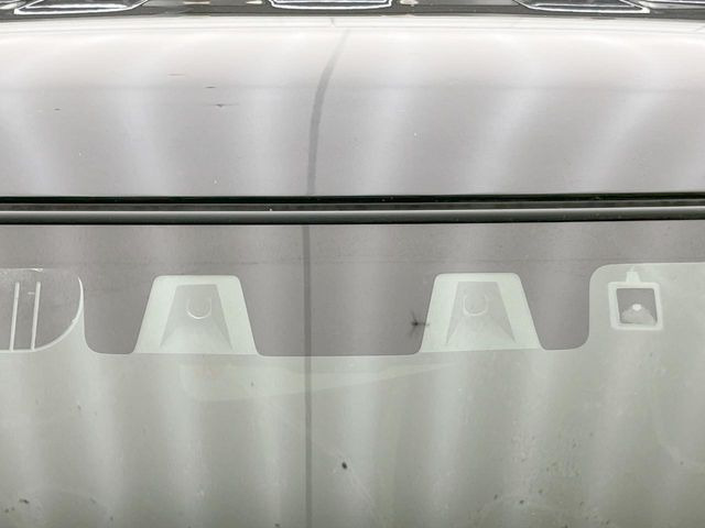 【スズキ セーフティサポート】走行中に前方の車両等を認識し、衝突しそうな時は警報とブレーキで衝突回避と被害軽減をアシスト。より安全にドライブをお楽しみいただけます。