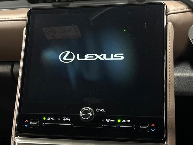 �y9.8�C���` �f�B�X�v���C�I�[�f�B�I�z���ʂ̃f�B�X�v���C��AppleCarPlay��AndroidAuto�����p�\�B�傫�ȉ�ʂŃX�}�z�i�r�A�v���������p���������܂���
