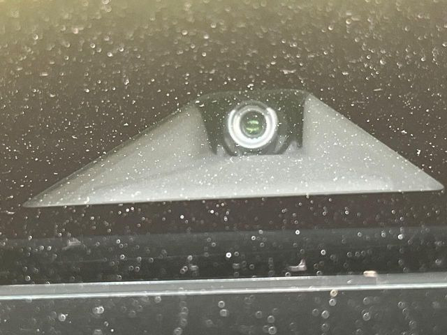 【インテリジェントエマージェンシーブレーキ】フロントカメラで前方の車両や歩行者を検知。衝突しそうな時は衝突被害軽減ブレーキが作動、衝突回避をサポート。より安全にドライブをお楽しみいただけます。
