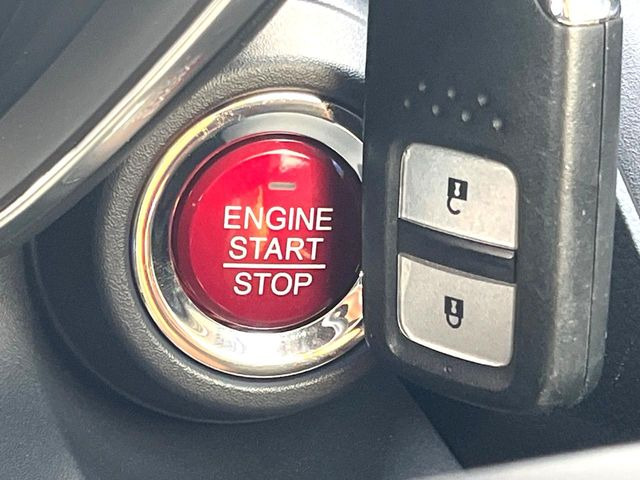 �yHonda�X�}�[�g�L�[�z�J�o����|�P�b�g�ɓ��ꂽ�܂܂ł��h�A�̎{���E�������\�ȃX�}�[�g�L�[�𑕔��B�G���W���̃I���E�I�t�����J�M�����o���K�v����������Ƃ��Ă��֗��ł���