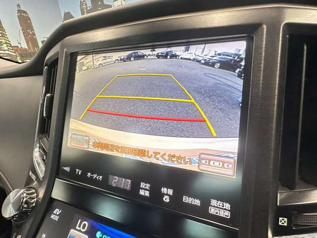 【バックカメラ】運転席から画面上で安全確認ができます。駐車が苦手な方にもオススメな便利機能です。