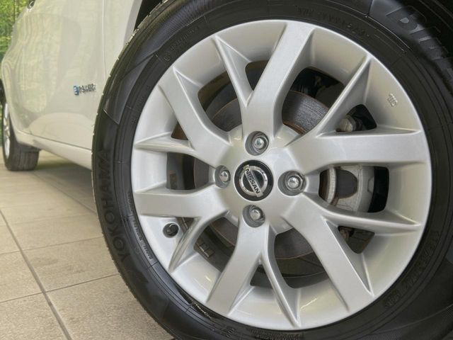 �y15�C���`�A���~�z�C�[���z�O�ςɃ}�b�`�����A���~�z�C�[���𑕒����Ă���܂��B�e��A���~�z�C�[����A�X�^�b�h���X�^�C�����戵�����Ă���܂��B���񂲑��k����������