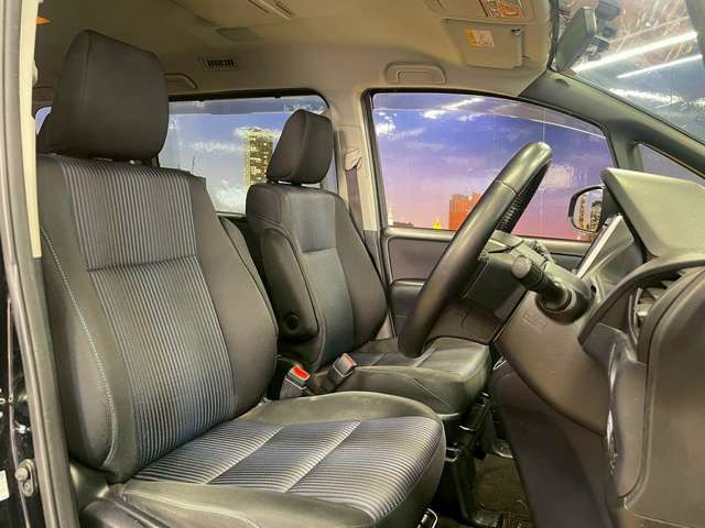 トヨタ ヴォクシー 2.0 ZS 煌 (禁煙車)(純正SDナビ)(バックカメラ