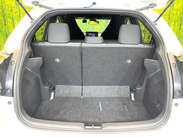 普段のお買い物や通勤、送迎等に十分な荷室スペースを確保しております。セカンドシートを倒すと、大きな荷物の積載も可能です♪