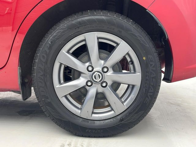 �y����15�C���`�A���~�z�C�[���z�O�ςɃ}�b�`���������A���~�z�C�[���𑕒����Ă���܂��B�e��ЊO�A���~�z�C�[����A�X�^�b�h���X�^�C�����戵�����Ă���܂��B���񂲑��k����������