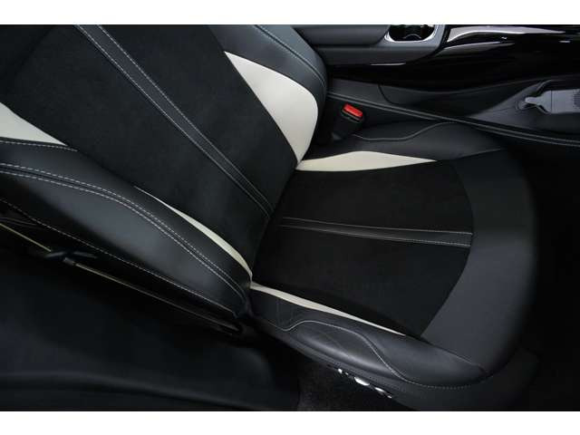 ��p�`���[�j���O���ꂽ4.0L V8�c�C���^�[�{�𓋍ڂ��A�ʏ��DBX���157PS������707PS�𔭐����܂��B