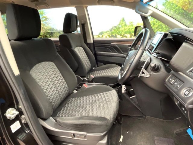 運転席シート廻りは使用感も少なく、良好な状態となっています。丁寧に使われていたことがよくわかりますね。