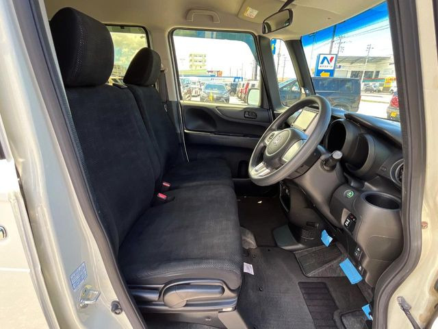 運転席シート廻りは使用感も少なく、良好な状態となっています。丁寧に使われていたことがよくわかりますね。