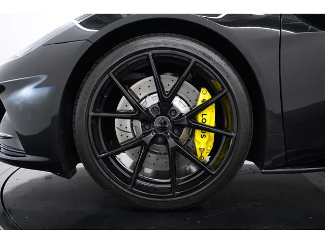 ����20�C���`���y��V�X�|�[�N�b���z�C�[���𑕔��B��������������܂�����ۂ�^���܂��B