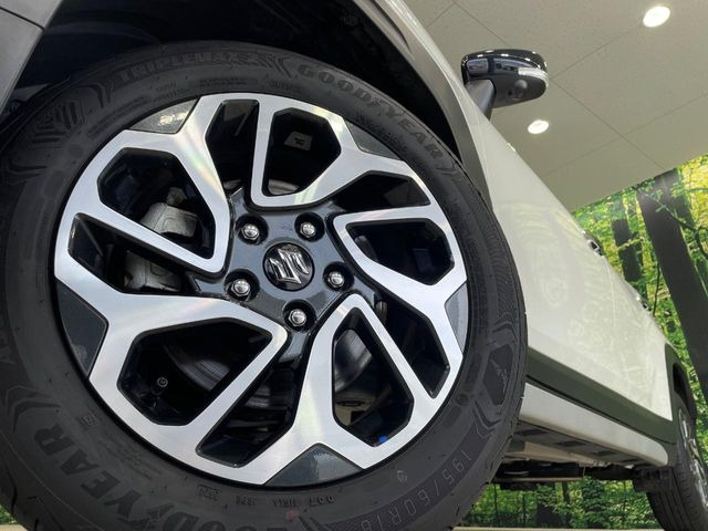 �y����16�C���`�A���~�z�C�[���z�O�ςɃ}�b�`���������A���~�z�C�[���𑕒����Ă���܂��B�e��ЊO�A���~�z�C�[����A�X�^�b�h���X�^�C�����戵�����Ă���܂��B���񂲑��k����������