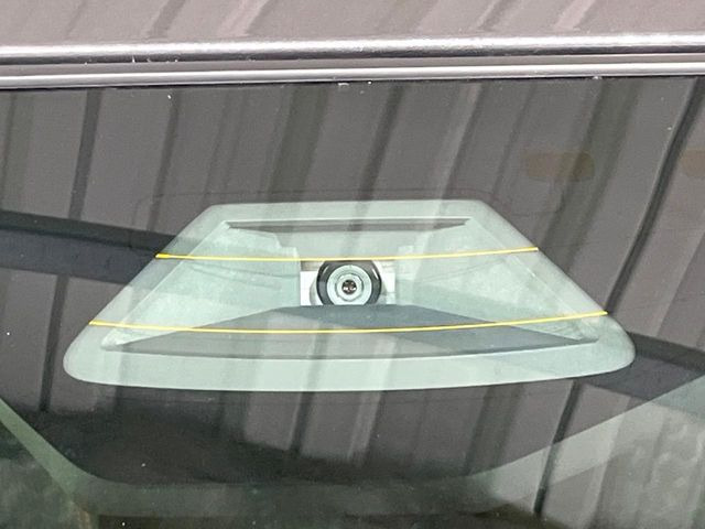 【スズキ セーフティサポート】走行中に前方の車両等を認識し、衝突しそうな時は警報とブレーキで衝突回避と被害軽減をアシスト。より安全にドライブをお楽しみいただけます。