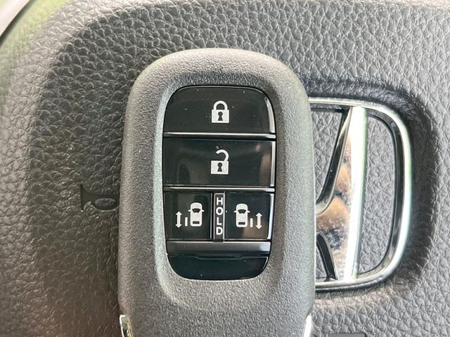 �yHonda�X�}�[�g�L�[�z�J�o����|�P�b�g�ɓ��ꂽ�܂܂ł��h�A�̎{���E�������\�ȃX�}�[�g�L�[�𑕔��B�G���W���̃I���E�I�t�����J�M�����o���K�v����������Ƃ��Ă��֗��ł���
