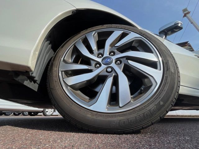 �y����18�C���`�A���~�z�C�[���z�O�ςɃ}�b�`���������A���~�z�C�[���𑕒����Ă���܂��B�e��ЊO�A���~�z�C�[����A�X�^�b�h���X�^�C�����戵�����Ă���܂��B���񂲑��k����������