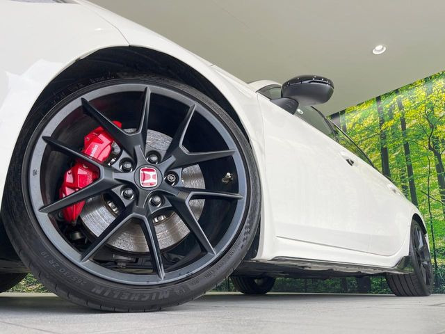 �y����19�C���`�A���~�z�C�[���z�O�ςɃ}�b�`���������A���~�z�C�[���𑕒����Ă���܂��B�e��ЊO�A���~�z�C�[����A�X�^�b�h���X�^�C�����戵�����Ă���܂��B���񂲑��k����������