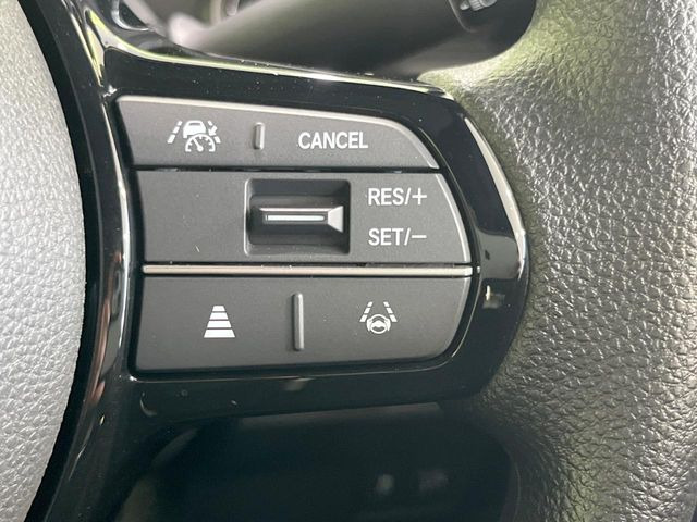 【アダプティブクルーズコントロール】高速道路での長距離走行が楽に!!自動で速度を保つクルーズコントロールが、衝突軽減システムと連携し、前方の車両を感知して車間を保つように速度調節してくれます!!
