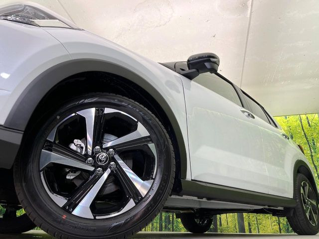 �y����17�C���`�A���~�z�C�[���z�O�ςɃ}�b�`���������A���~�z�C�[���𑕒����Ă���܂��B�e��ЊO�A���~�z�C�[����A�X�^�b�h���X�^�C�����戵�����Ă���܂��B���񂲑��k����������