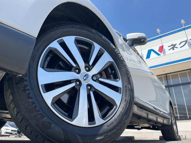 �y����18�C���`�A���~�z�C�[���z�O�ςɃ}�b�`���������A���~�z�C�[���𑕒����Ă���܂��B�e��ЊO�A���~�z�C�[����A�X�^�b�h���X�^�C�����戵�����Ă���܂��B���񂲑��k����������