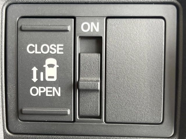 【パワースライドドア】スマートキーや運転席のスイッチでスライドドアの開閉が可能♪電動だから力を入れてドアを開ける必要が無く、小さいお子様でも、重い荷物を持っている時もラクに開け閉めできます♪