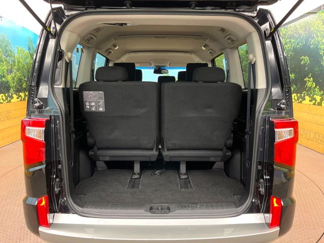 普段のお買い物や通勤、送迎等に十分な荷室スペースを確保しております。セカンドシートを倒すと、大きな荷物の積載も可能です♪