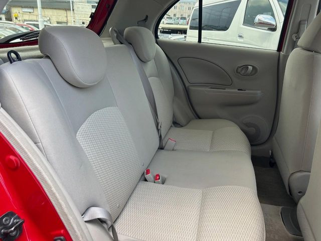 �R���p�N�g�J�[�ł����A�Z�J���h�V�[�g�͏\���ȍL����������K�ɂ���肢�������܂���V�[�g��|���đ傫�ȉו���ς񂾂�ƁA�p�r�̕����L��1��ł��B