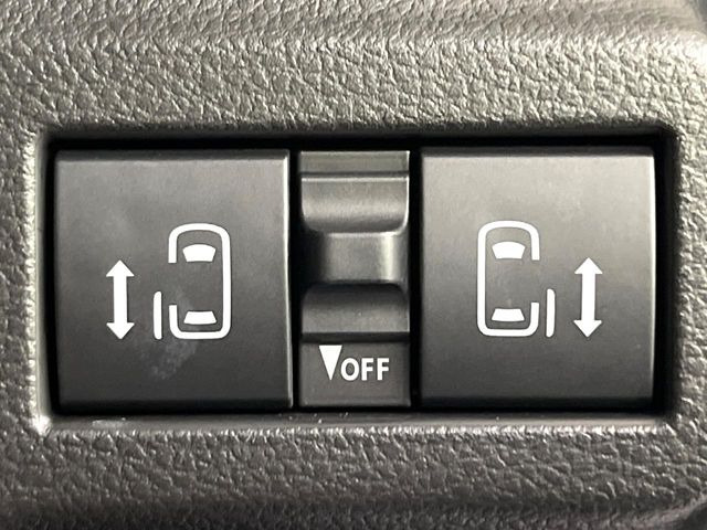 【両側パワースライドドア】スマートキーや運転席のスイッチで後席両側スライドドアの開閉が可能♪電動だから力を入れてドアを開ける必要が無く、小さなお子様でも簡単に開け閉めでき快適です♪