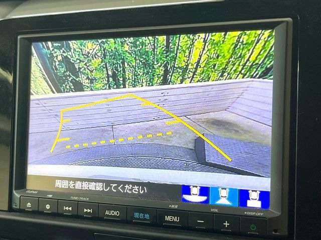 【バックカメラ】駐車時に後方がリアルタイム映像で確認できます。大型商業施設や立体駐車場での駐車時や、夜間のバック時に大活躍!運転スキルに関わらず、今や必須となった装備のひとつです!