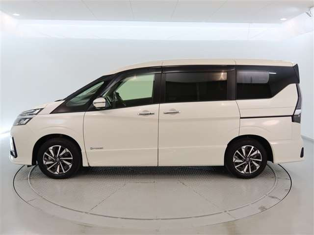 セレナ1.2 e-POWER ハイウェイスターV