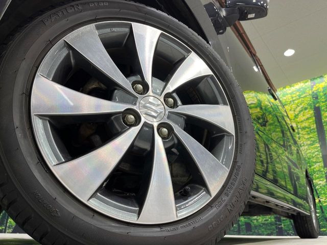 �y����15�C���`�A���~�z�C�[���z�O�ςɃ}�b�`���������A���~�z�C�[���𑕒����Ă���܂��B�e��ЊO�A���~�z�C�[����A�X�^�b�h���X�^�C�����戵�����Ă���܂��B���񂲑��k����������