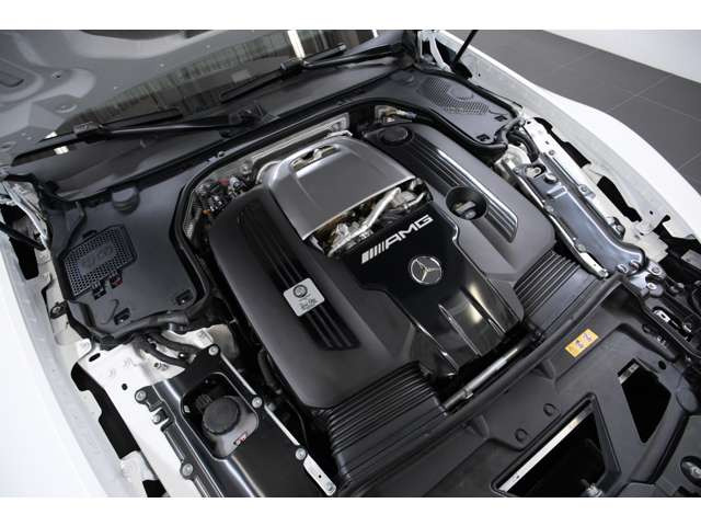 4.0L V�^8�C��DOHC�c�C���^�[�{�A�o�� 585ps�A�g���N 81.6kgm(800Nm)�A�d�q����9��AT(AMG SPEEDSHIFT MCT 9G)�A4MATIC+(�l�֋쓮)�A�S��&times;�S��&times;�S�� 4710&times;1915&times;1355mm�A�ԗ��d�� 1940kg�B