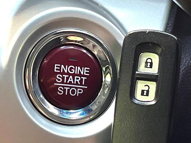�yHonda�X�}�[�g�L�[�z�J�o����|�P�b�g�ɓ��ꂽ�܂܂ł��h�A�̎{���E�������\�ȃX�}�[�g�L�[�𑕔��B�G���W���̃I���E�I�t�����J�M�����o���K�v����������Ƃ��Ă��֗��ł���